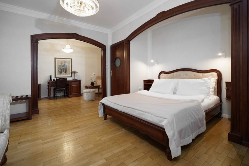 Diplomatic Suite — detalj 1