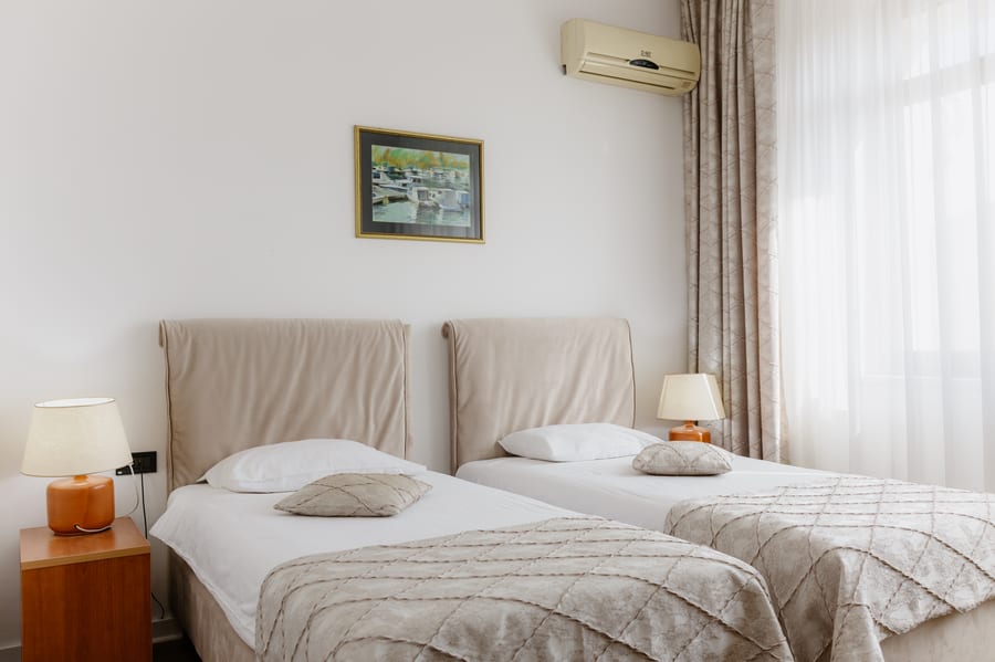 STANDARD TWIN ROOM