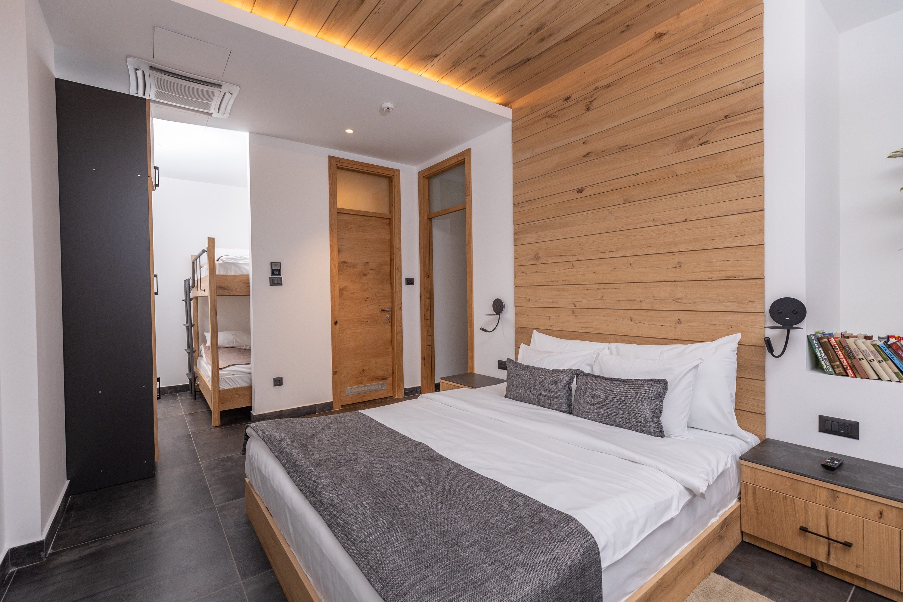 Ramonda Suite