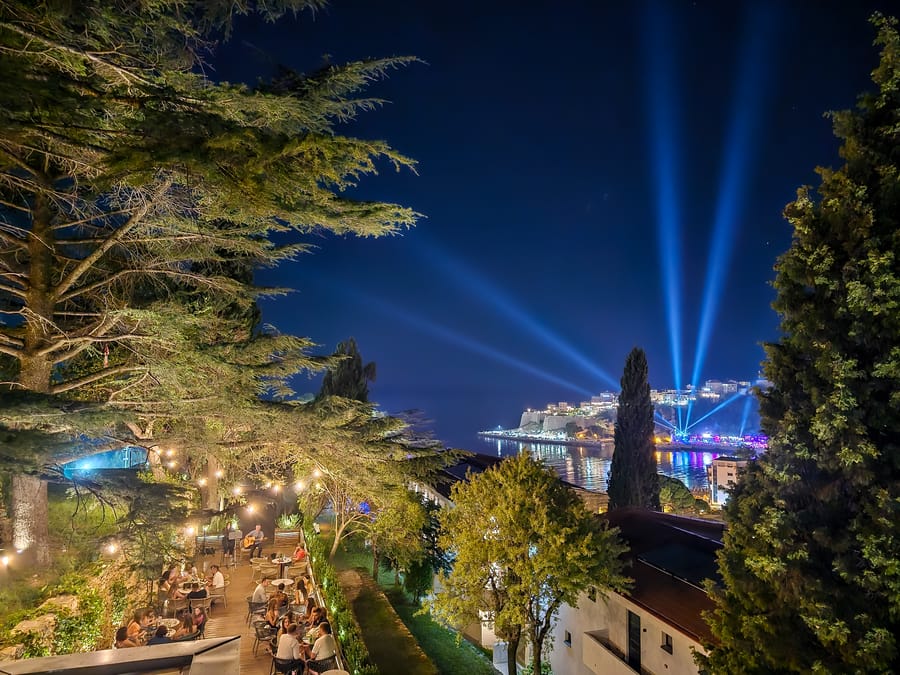 Villa kompleks u zlatnom satu