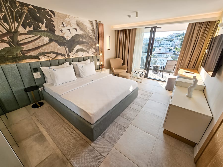 Apartman sa botaničkim muralom